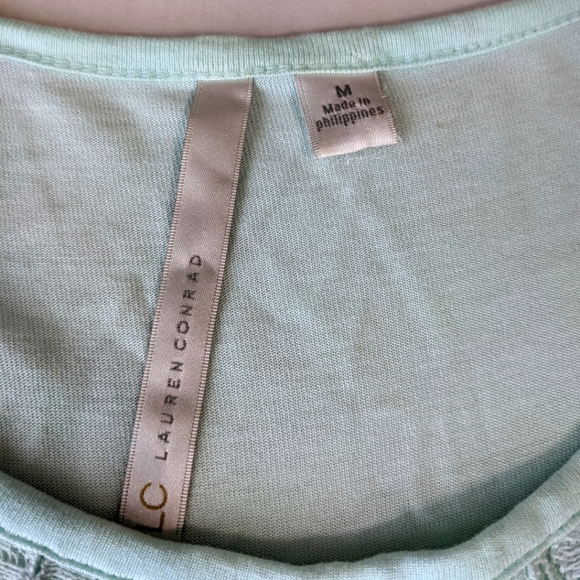 Lauren Conrad Mint Green Flowy Top 3/4 length Sleeve Round Neckline Medium - Picture 8 of 10